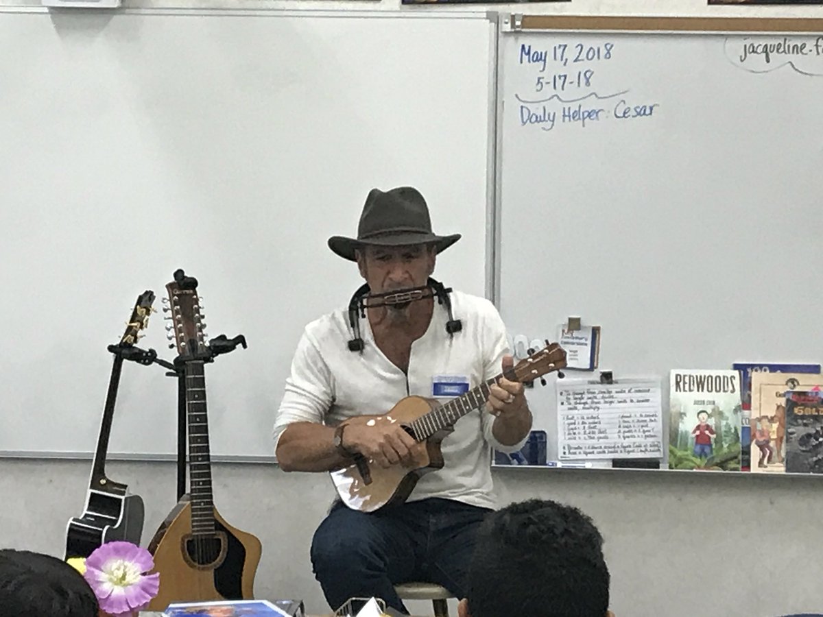 ParkViewEl's tweet photo. Park View Career Day was a huge success!! Students were able to learn about many different careers and start planning for their futures! This day would not be possible without amazing volunteer presenters! We can’t thank them enough!! #simischools https://t.co/W9UbqlYMML