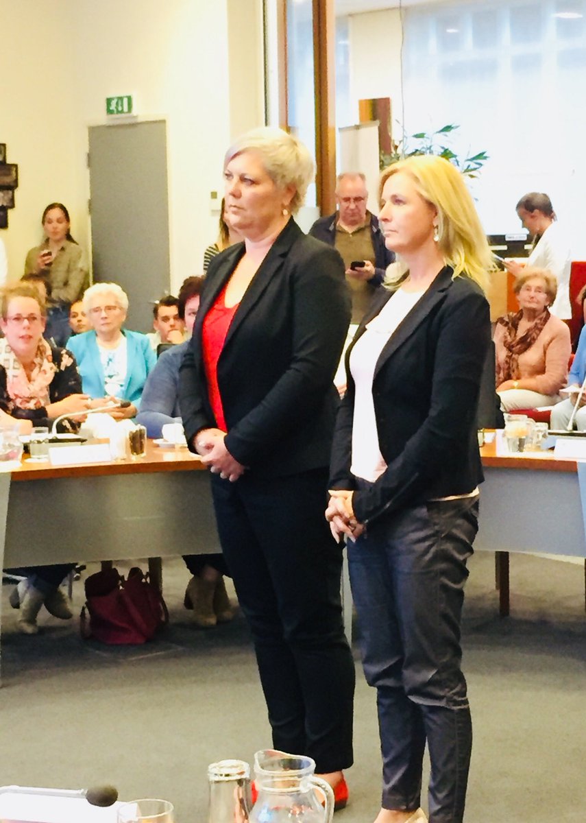 gemeente_boekel's tweet photo. Nieuwe #wethouders @Henri_Willems @MariusTielemans en @MartijnBuijsse en nieuwe #raadsleden @nicoledijcks en Lisette Bevers onder grote belangstelling geïnstalleerd in raadzaal #Boekel https://t.co/iSapiBqQCk
