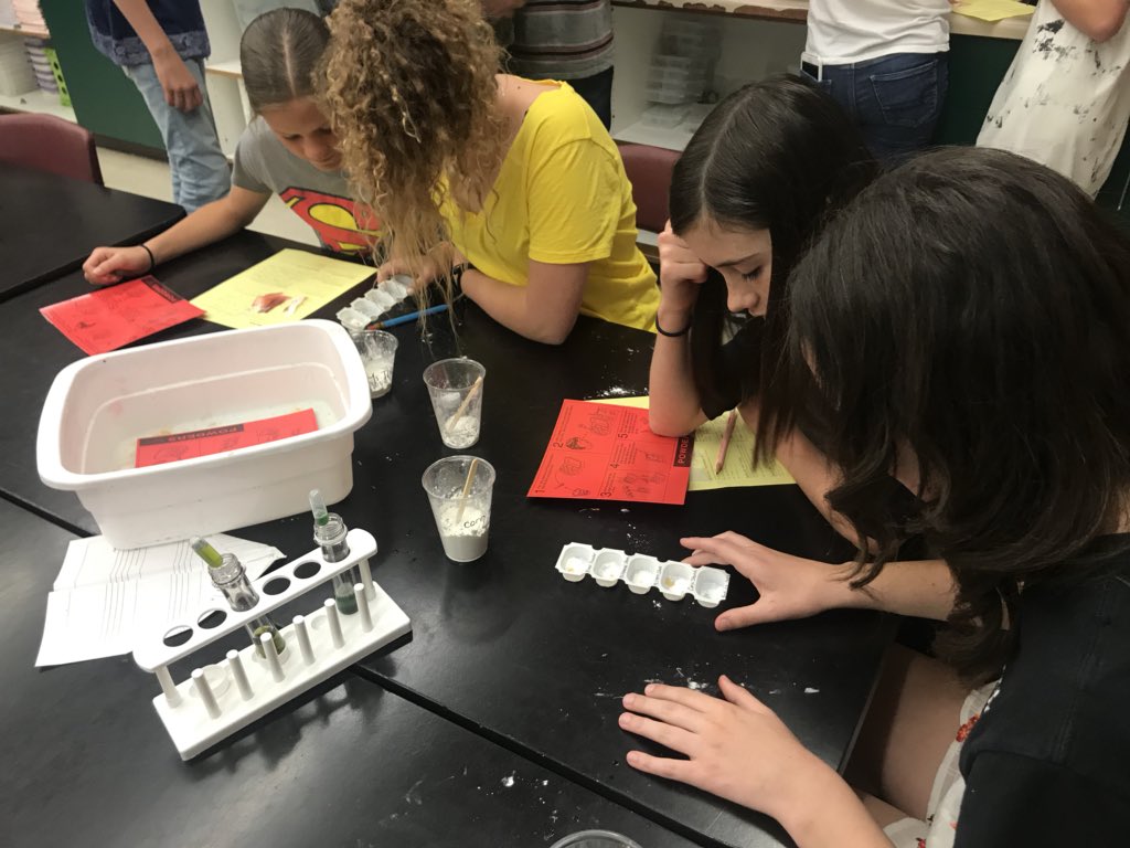 Mrs_Nevarez's tweet photo. Students were busy looking for evidence by doing investigations like finding and matching fingerprints, testing powders found at the scene of the crime #MRJH https://t.co/SXp2hFPyQu