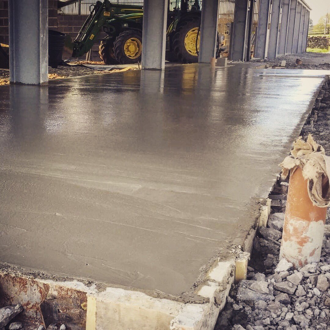curlewdairy's tweet photo. First concrete floor laid on the processing room and we’re set up ready to lay the other half tomorrow (just in time for another heatwave 🤪). It’s got a smooth finish as it will have a resin floor laid on top #processingroom #processingwhatthough? #farmdiversification https://t.co/IpR43QjZl4