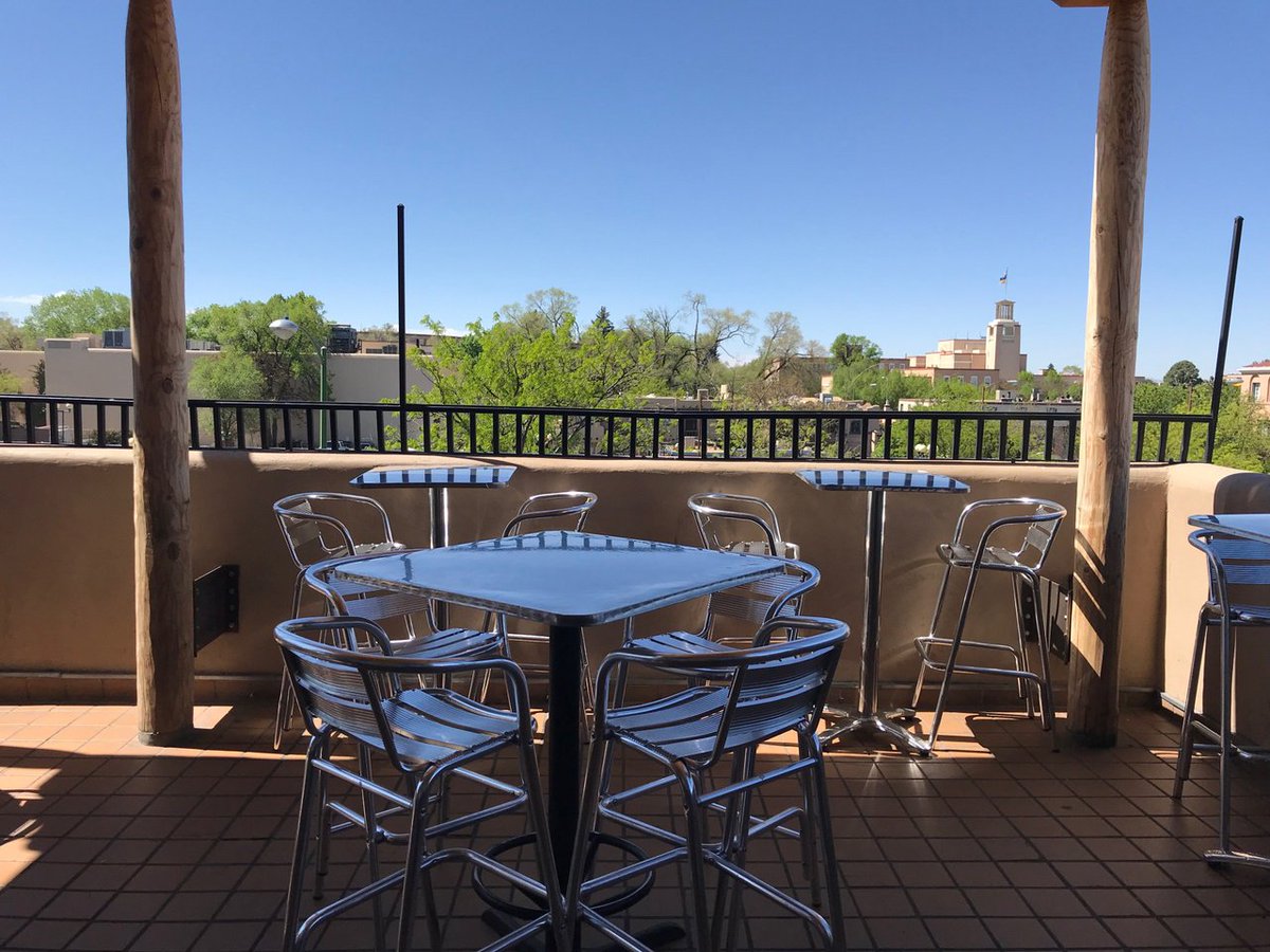 The forecast calls for patio time!

#sangria #rooftopdining #howtosantafe #santafe #lunchspecial #lunchonthepatio #dinneronthepatio #drinksonthepatio #patioday #happyhour