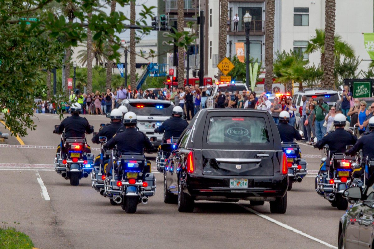 NeptBchPolice's tweet photo. Emotional and moving images.

Several NBPD officers participated during today's escort of Fallen Officer Lance Whitaker. #NeverForget7656 https://t.co/79pT0FzEto