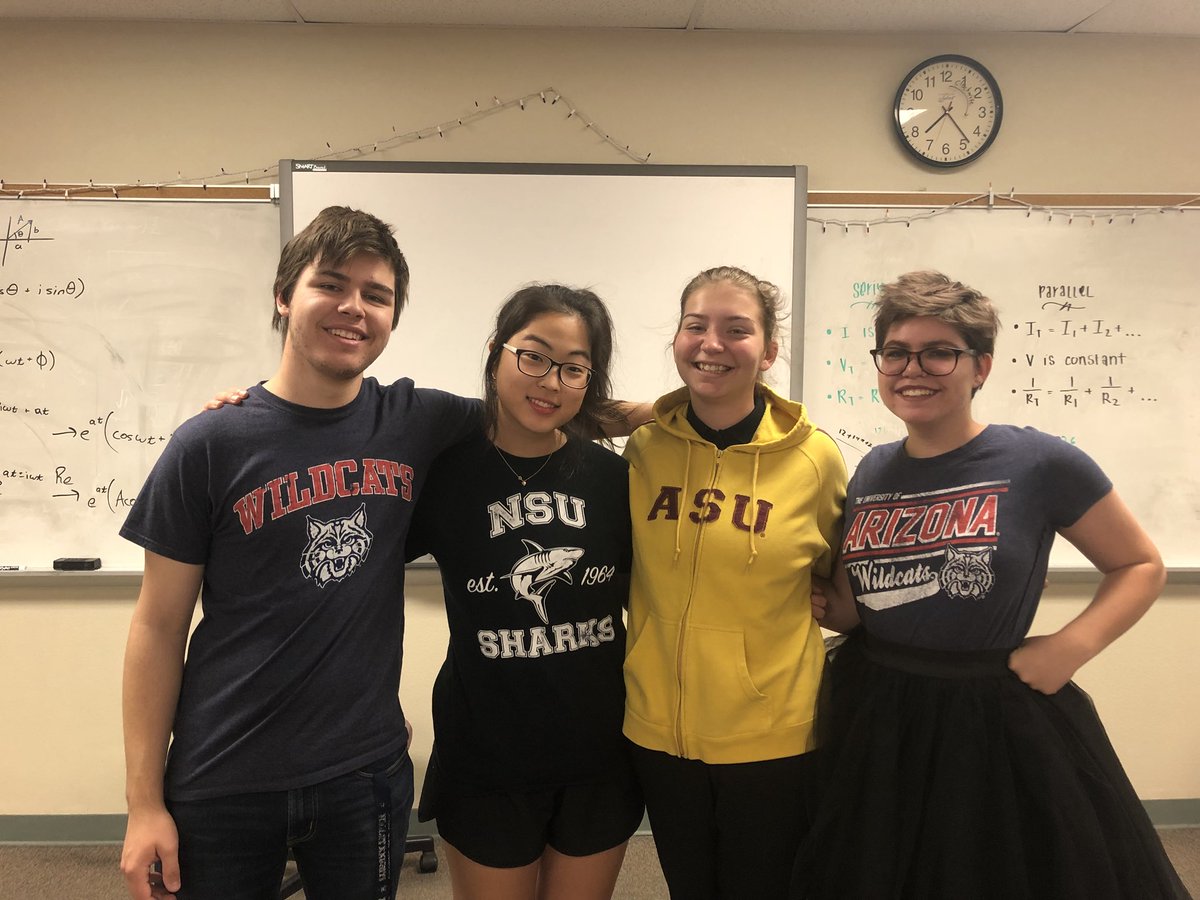 geena_singa's tweet photo. From dry hit to humid hit #floridabound
@HHS_StuCo_ #HigClassof2018 https://t.co/m5XWu3QTrp