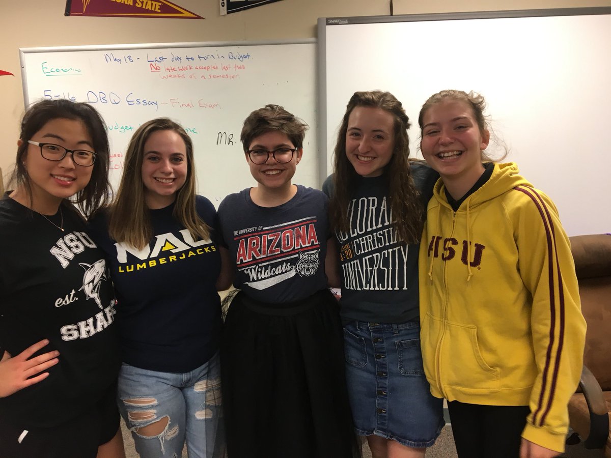geena_singa's tweet photo. From dry hit to humid hit #floridabound
@HHS_StuCo_ #HigClassof2018 https://t.co/m5XWu3QTrp