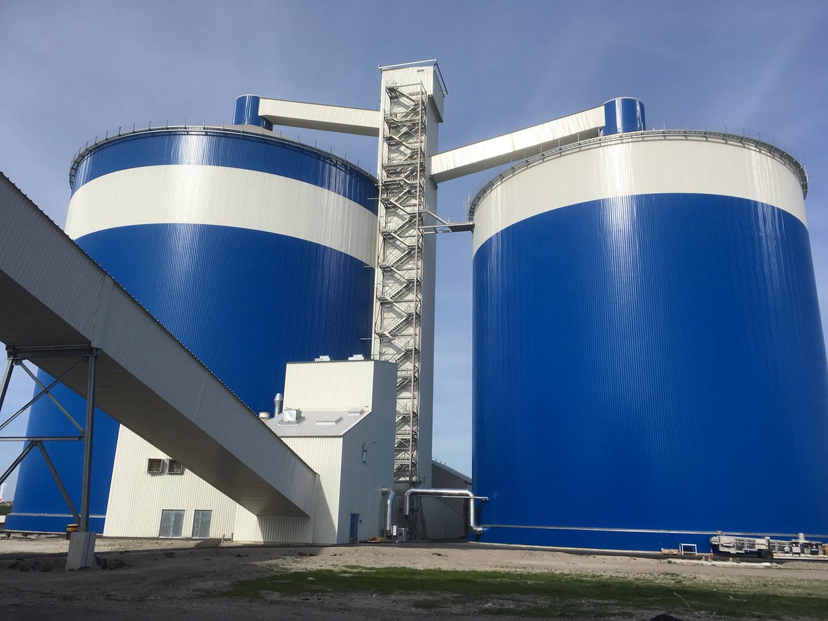 Johanbres's tweet photo. Netwerkevent met @ZPPC: bezoek aan #Vlaeynatie, opslagtanks voor suiker en vlaksilo’s voor meststoffen. 
Ontwikkeling #NorthSeaPort op #AxelseVlakte #Terneuzen
Dank aan #ZPPC https://t.co/BhyDNiXvW4