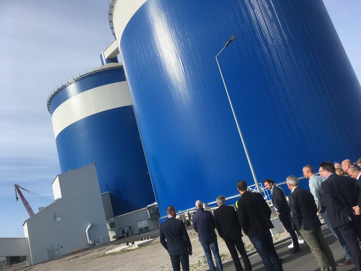 Johanbres's tweet photo. Netwerkevent met @ZPPC: bezoek aan #Vlaeynatie, opslagtanks voor suiker en vlaksilo’s voor meststoffen. 
Ontwikkeling #NorthSeaPort op #AxelseVlakte #Terneuzen
Dank aan #ZPPC https://t.co/BhyDNiXvW4