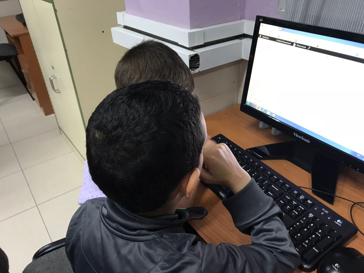 RocEduc's tweet photo. Trabajando en la siguiente actividad y lo relacionamos con el #DíaMundialDelReciclaje. Nuestros niños muy implicados... 🌍@Carlosmaria1105 @PatriciaGuiPe @yakorta @Crisdelpino78 @kittenguardian @ROCHIPIN_ROC @eTwinning_es @eTwinningEurope @educaCNIIE #mapsforinclusion #eTwinning https://t.co/clcgRw2ICa