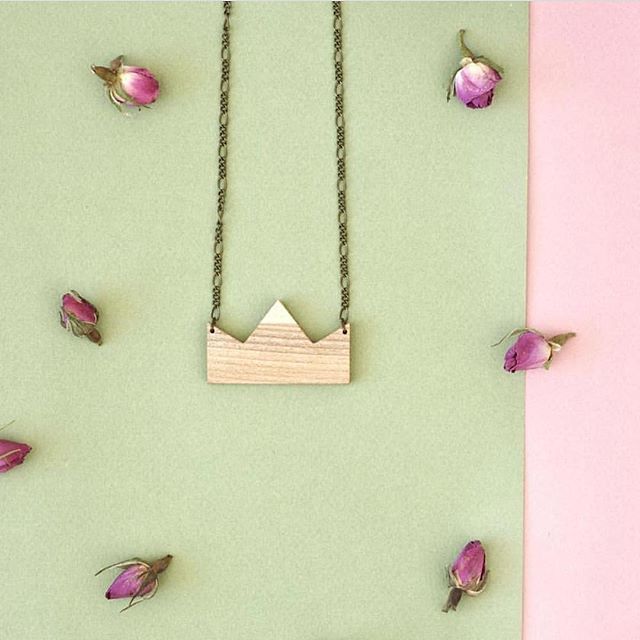 EtsyLithuania's tweet photo. Minimalist style wooden jewelry by @rievesdesign from Lithuania #etsy .
.
.
.
.
.
#crownnecklace #trendjewelry #woodenjewelry #woodennecklace #minimalistjewellery #minimalistnecklace #handmadejewelry #handmadewithlove #handmadeisbetter #productphotograph… https://t.co/C6tB0hyuDl https://t.co/xw6VcwIX7A