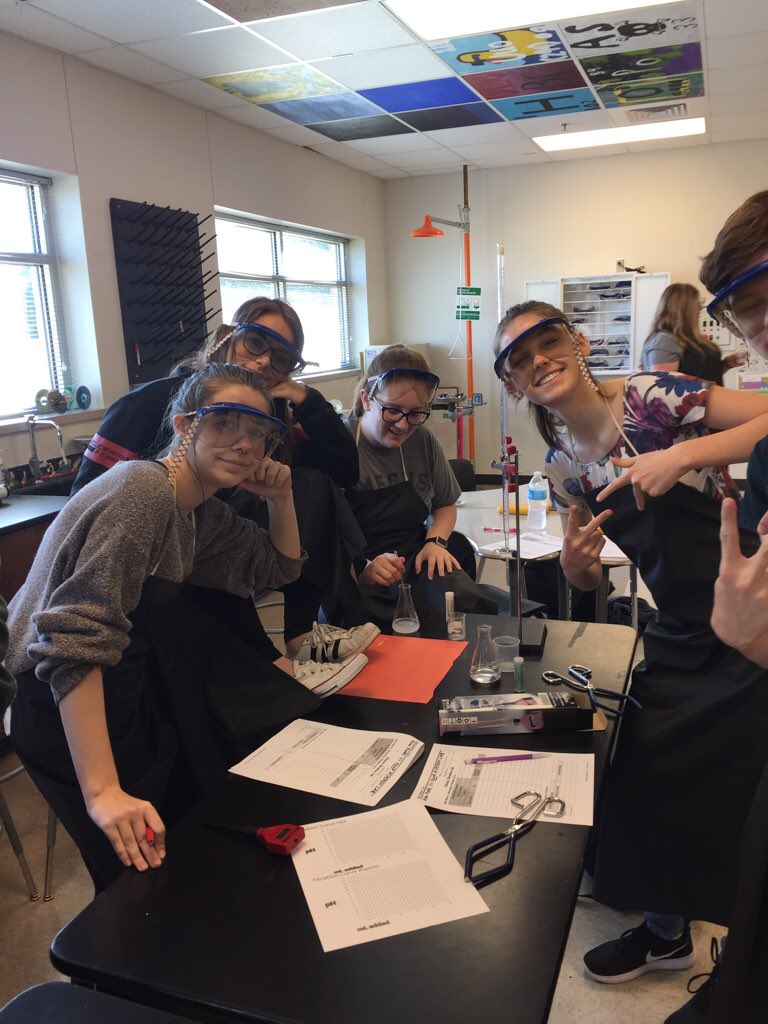 JenniferFey's tweet image. Having a little titration lab at MECHS! #sobase @MeLoPappas @dannetteleeann @JenniferFey