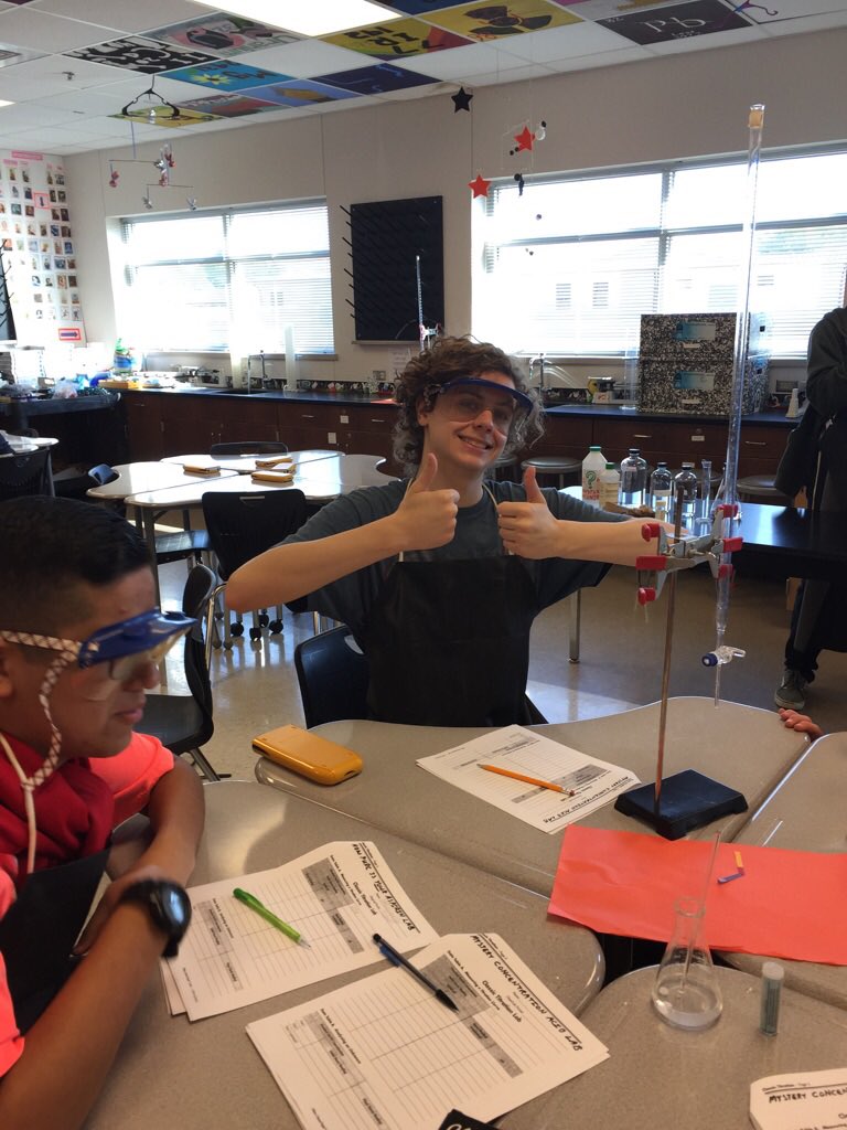 JenniferFey's tweet image. Having a little titration lab at MECHS! #sobase @MeLoPappas @dannetteleeann @JenniferFey