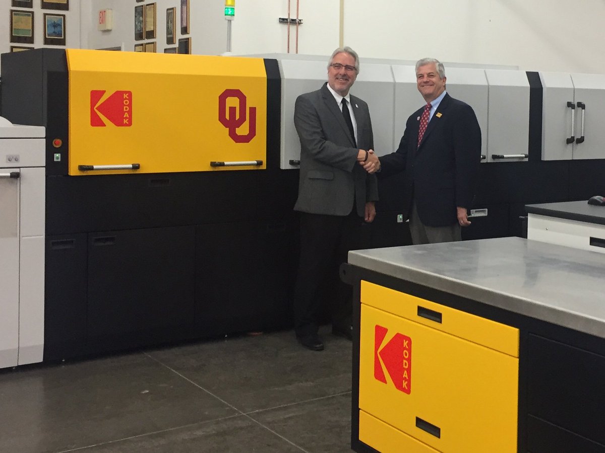 TBigger's tweet photo. A great partnership with the #NEXFINITY Installation at Oklahoma University – #PrintOU and #KODAK; here @Jsarantakos, Director, University of Oklahoma Printing Services and our Kevin Barton, Director of Strategic Accounts #BringingIdeastoLife #PrintForGood #TakingPrintFurther https://t.co/9nOzxbLwMX