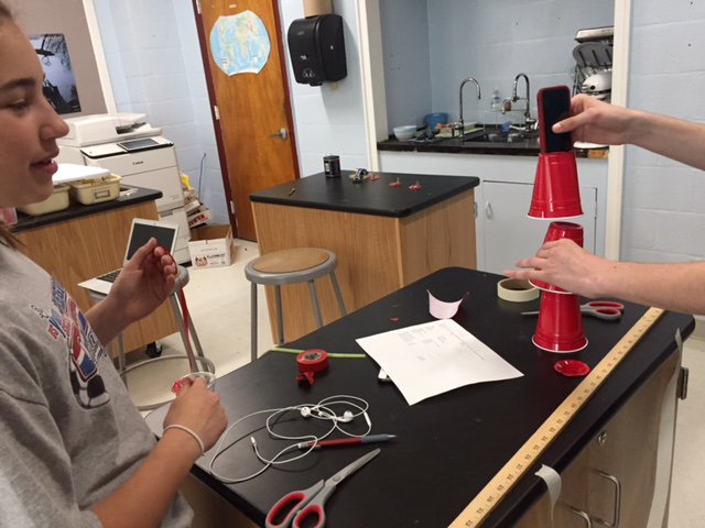 noahhurlburt's tweet photo. Our first steps towards 3D design and printing! @ProctorPhantoms are designing amplifiers for their phones! Can they complete this under budget AND increase the decibels? Stay tuned! #vted @innovativeEd @Rodolfy_PHS @LearnerBased @PBLCoachVermont @NerdyMaestra https://t.co/hM3gWUj3aa