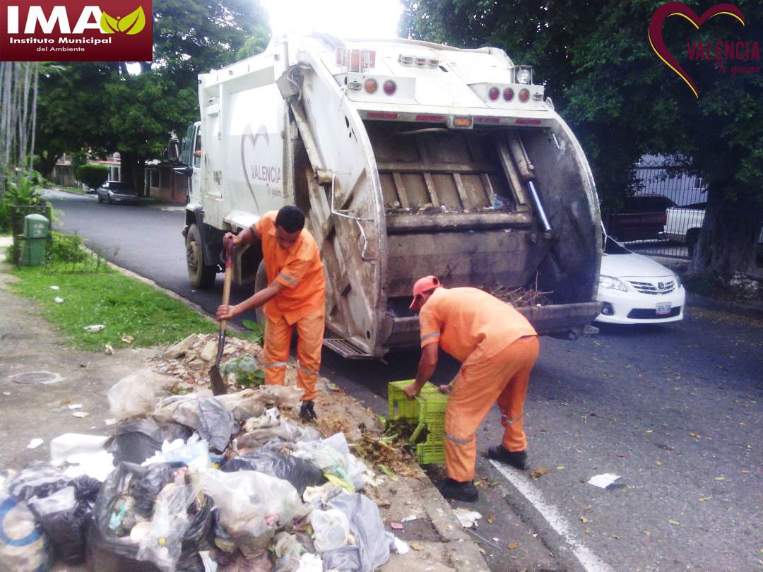 ImaValencia's tweet photo. #IMAValencia Seguimos trabajando fuerte con la recolección de desechos sólidos en la parroquia San José. El día de hoy se cumplirán las rutas de: #ValleDeCamoruco #4Avenidas #Avenida137 #LomasDelEste #NavasEspinolas #SanJoseDeTarbeSauce #AcaciasKerdell #Prebo1 #Prebo2 y #Prebo3 https://t.co/sBEYb6knRW