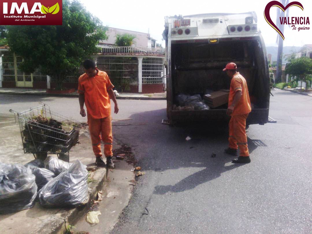 ImaValencia's tweet photo. #IMAValencia Seguimos trabajando fuerte con la recolección de desechos sólidos en la parroquia San José. El día de hoy se cumplirán las rutas de: #ValleDeCamoruco #4Avenidas #Avenida137 #LomasDelEste #NavasEspinolas #SanJoseDeTarbeSauce #AcaciasKerdell #Prebo1 #Prebo2 y #Prebo3 https://t.co/sBEYb6knRW