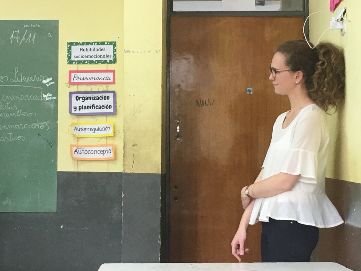 PabloPrincz's tweet photo. "Mi objetivo es que los estudiantes se sientan apasionados por lo que aprenden, y entiendan el porqué de las cosas que están aprendiendo”. Metas de @LauraPeuriot #PExA2017 para lograr aprendizajes significativos en la EEST N°1 de Pilar @EnsenaxArg @INETetp @DPETPba @copretBAok https://t.co/DuQI8Uwf1Y