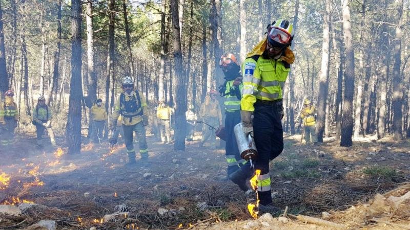 24clm's tweet photo. 🔥 #SUCESO - #ICENDIO - #CADÁVER - #ALBACETE | Localizan el cadáver de un hombre durante la extinción de un incendio en #Hellín 😢😢😢 https://t.co/nZwNDR7K9q vía @24clm https://t.co/Wf4JSfdyC0
