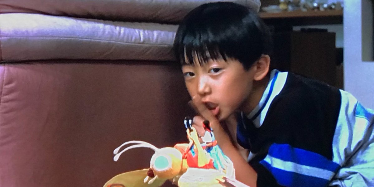 鮫島順太郎 على تويتر 平成モスラ 部屋の中の追いかけっこ 意外に長いな 羽野晶紀が乗ってる怪獣はにやけ顔だ