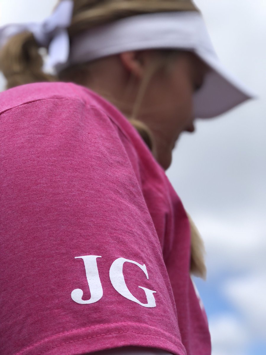 XxxalliegxxX's tweet photo. quick shoutout to mamma g bc today is her last chemo treatment and i couldnt be more proud of her. we have overcome this together and im so so happy to call her my mom. she #neverstoppedfighting. Here’s to a cancer free summer!!!!!💓💓💓💓 https://t.co/elbbv64xP0