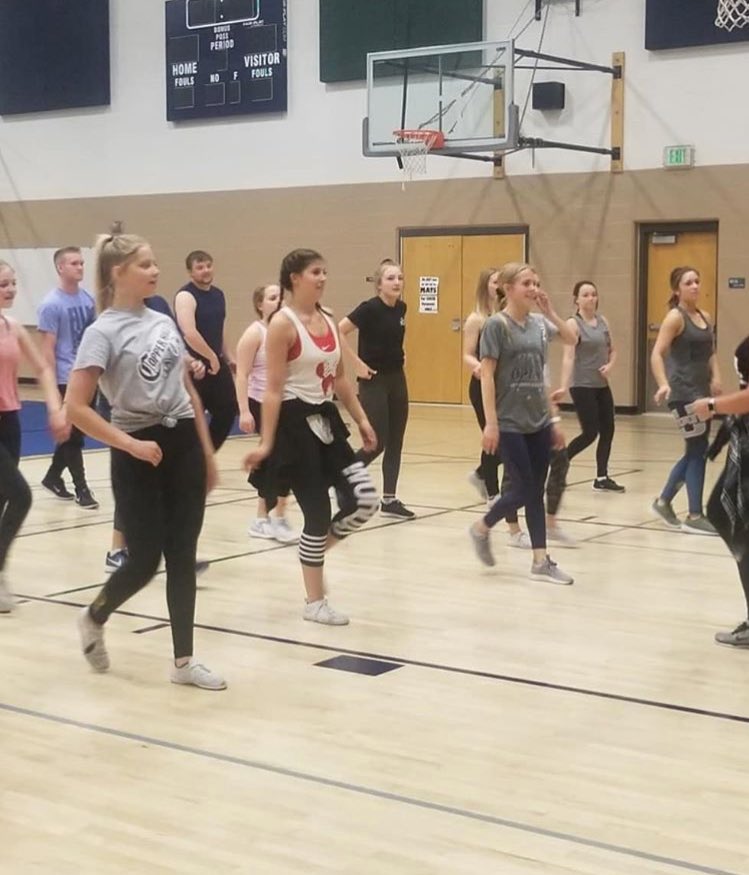 GrizzCheer's tweet photo. Thank you @mama.mery for an amazing class this morning! You’re the best! #hiphop #morningworkout #chhscheer https://t.co/jTO0jFCCOJ