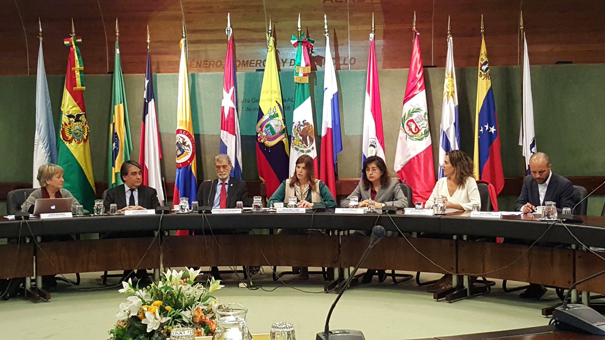 ALADI_SG's tweet photo. #AHORA en la @ALADI_SG se está desarrollando el Seminario "Género, Comercio y Desarrollo" con la participación de los representantes de @ONUMujeres @FLACSOUruguay @SEGIBdigital @ITCnews @omeu_uy #masequidad #masigualdad #mujercomercio #mujerintegracion https://t.co/sIRMrNdRcT