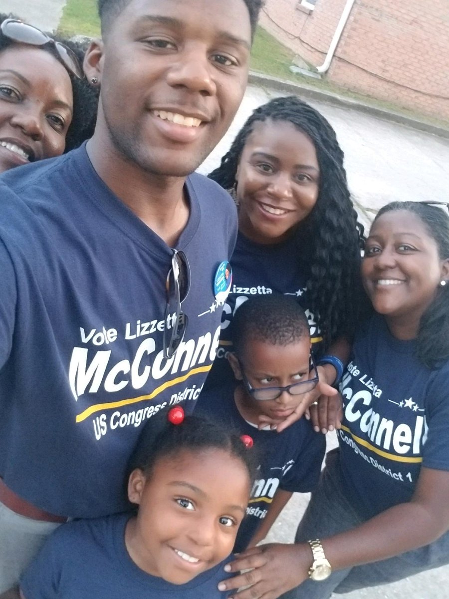 LizzettaMcConn1's tweet photo. Generations are actively engaged & represented on "Team McConnell," 4 to be exact! Leading & training by example, boots on the grounds, grassroots action.
#lizzettaforcongress
#BlackLivesMatters
#ALDems
#BlueWave2018
#AlCongress https://t.co/FDTFOJ0z0w