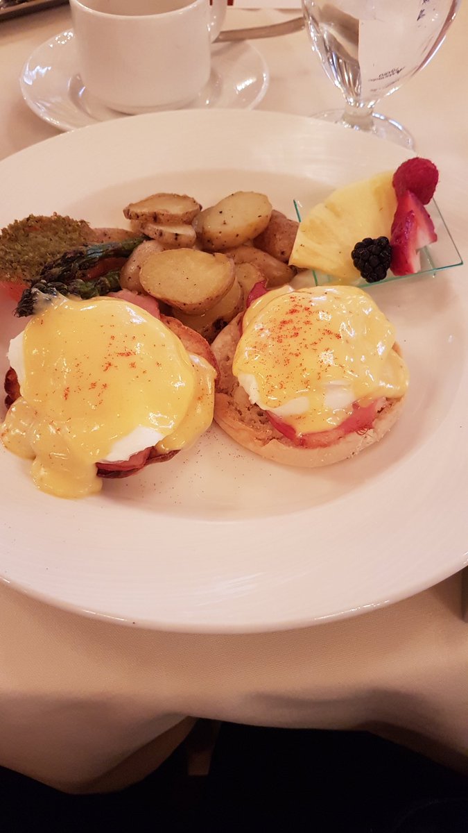 Sara_Bulloch's tweet photo. Thanks @CPRSManitoba @greatwestlifeca @DanTisch for lovely breakfast and keynote speech  #ElevatePR #TischCPRSMB #relationshipsareroyalty https://t.co/JWHImdQou9