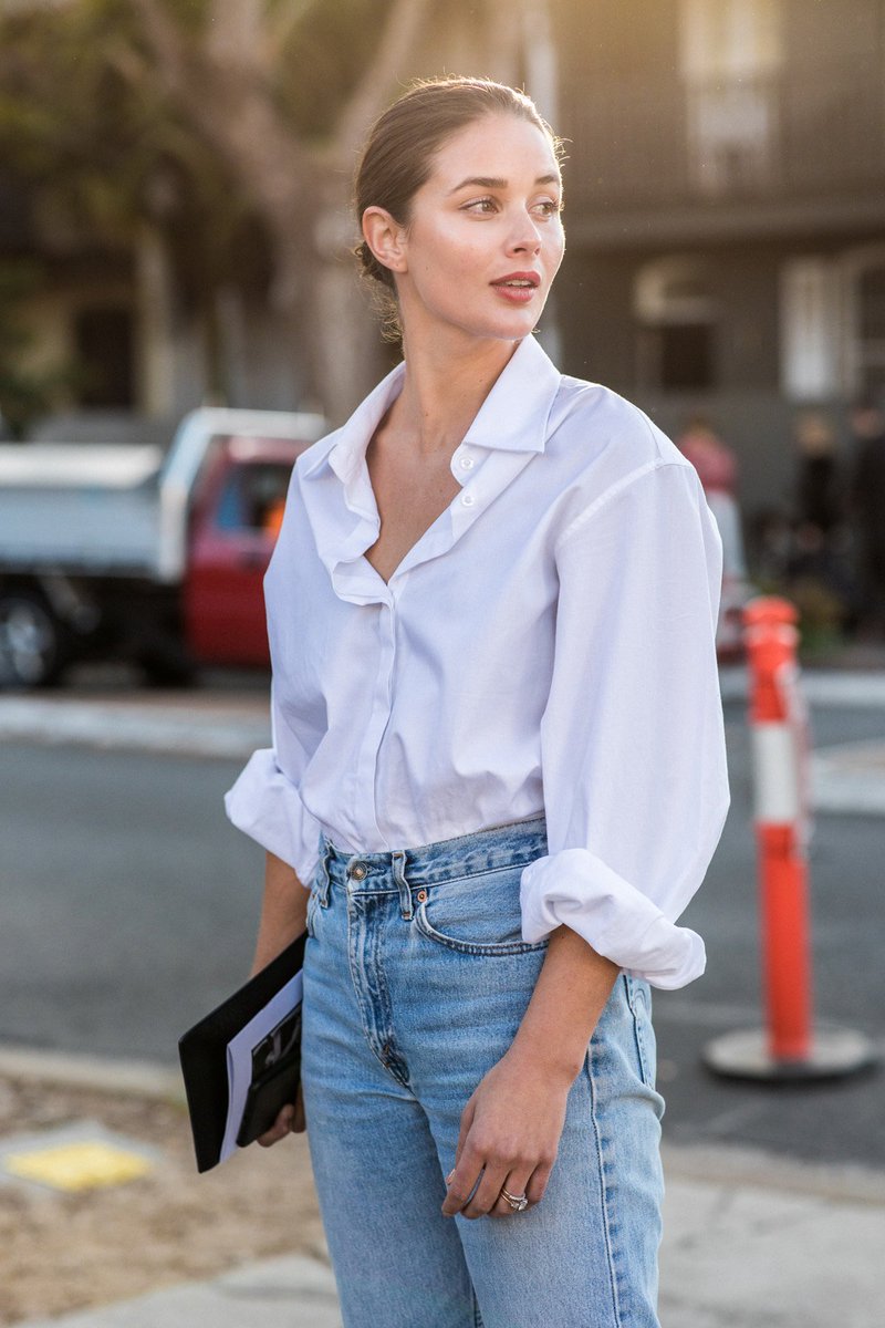 VogueSpain's tweet photo. Desde Sydney nos llegan los looks que convertiríamos en uniforme de aquí a agosto 💛

https://t.co/cOzOZ9MEWS https://t.co/sjKlm63yXv