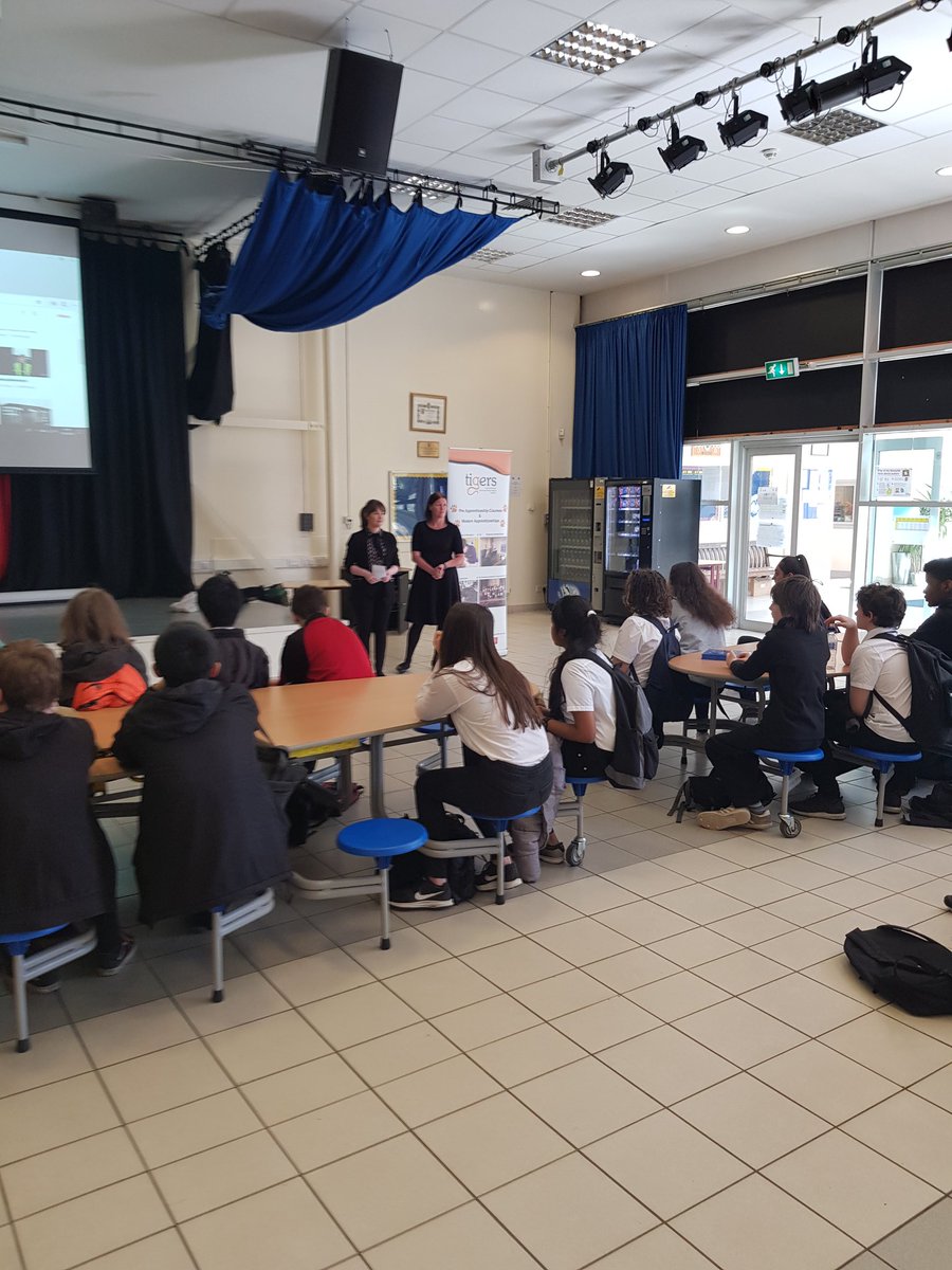 DYWGlasgow's tweet photo. Wow, what a turnout for a great digital media session by Caitlyn and Jennifer of @TIGERS_UK for our @HillheadHS S4 bus admin and computing pupils. #MaximiseMay #YOYP2018 https://t.co/afhmwYDgIB