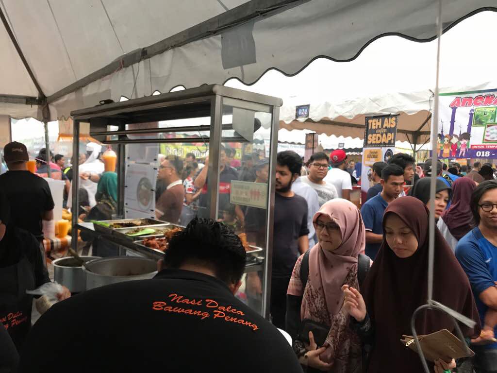 AqilDeram's tweet photo. Hi kalian, kalau bulan puasa ni teringin nak makan nasi dalca dekat area putrajaya, takyah pegi jejauh! Dekat Bazaar Ramadhan Putrajaya ada buat sementara waktu bukan Ramadhan ini! Maghi maghi! 

Details:

Bazaar Ramadhan Putrajaya, Precint 3
*Lot no. 014* https://t.co/UwF0t4Ag79
