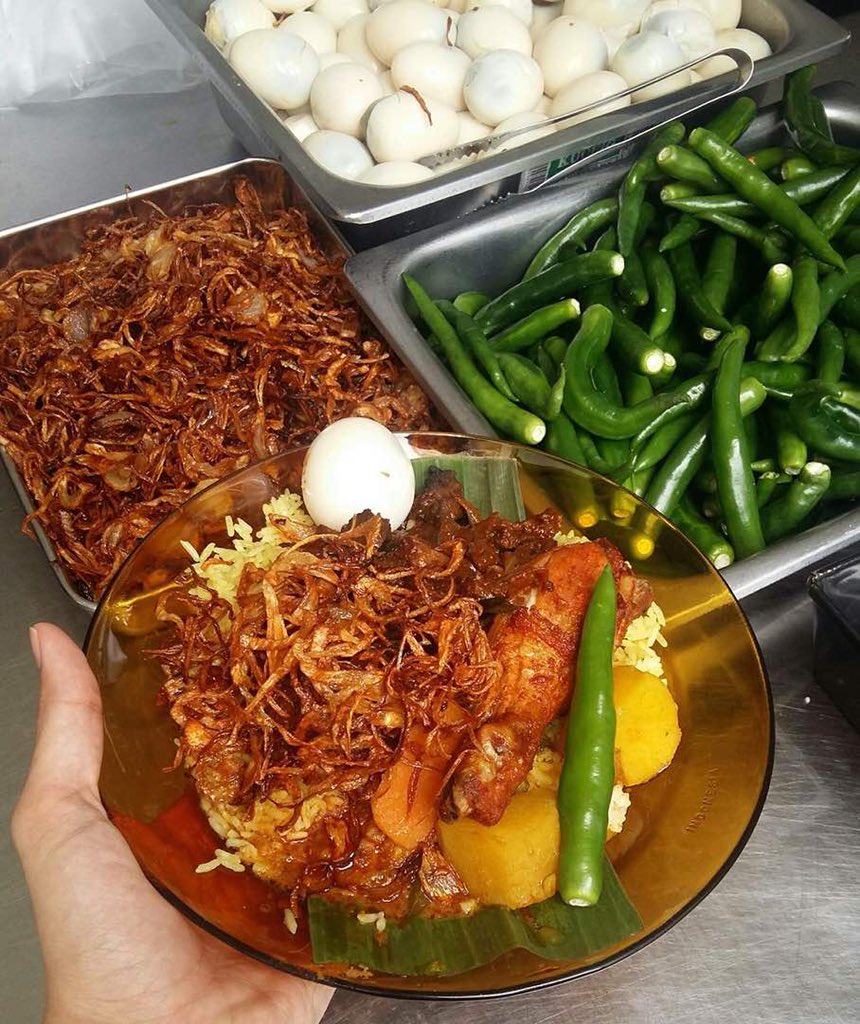 AqilDeram's tweet photo. Hi kalian, kalau bulan puasa ni teringin nak makan nasi dalca dekat area putrajaya, takyah pegi jejauh! Dekat Bazaar Ramadhan Putrajaya ada buat sementara waktu bukan Ramadhan ini! Maghi maghi! 

Details:

Bazaar Ramadhan Putrajaya, Precint 3
*Lot no. 014* https://t.co/UwF0t4Ag79