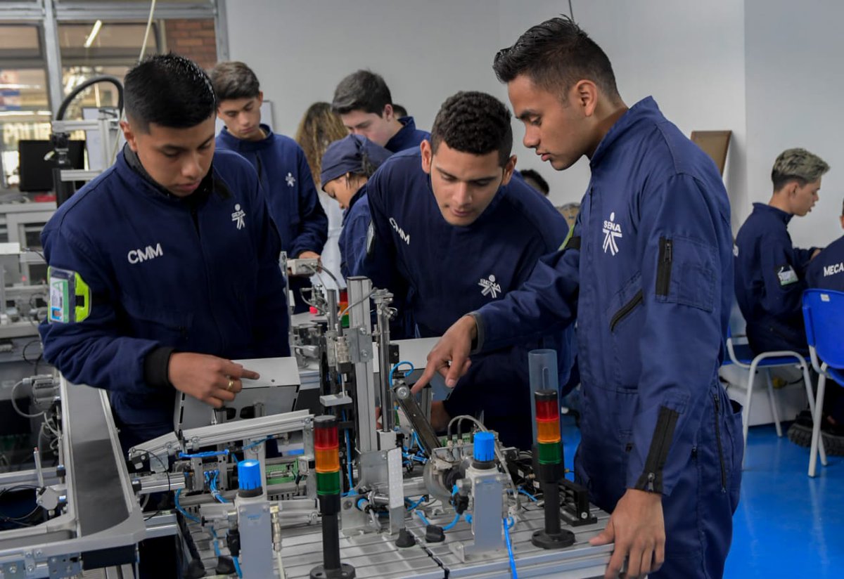 SENAComunica's tweet image. Desde mañana y hasta el 27 de mayo, ponemos a disposición de los colombianos, 95.000 oportunidades de formación presencial #EstudiaEnElSENA 👉 sena.edu.co/es-co/Paginas/…