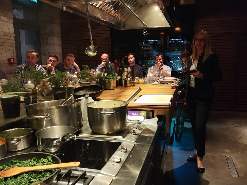 screamingboxcom's tweet photo. @ScreamingBoxcom Partners Meeting! #partnersmeeting #partners #business #casapomodoro #expanding #usasales #Developers https://t.co/gQfFugVjE4