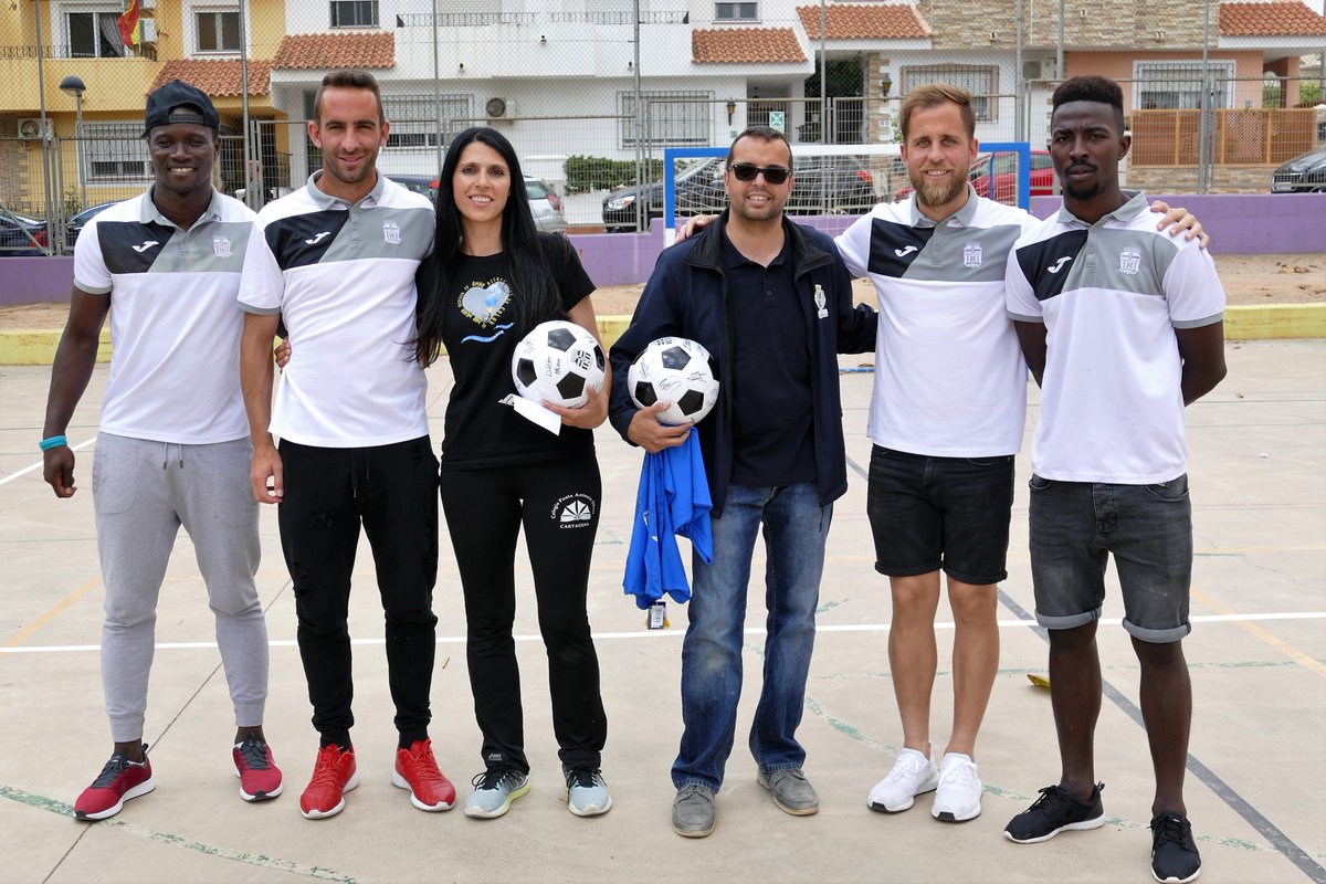 FCCartagena_efs's tweet photo. FUNDACIÓN | 📸 Galería de imágenes ¡No te pierdas en Facebook las mejores fotografías de la visita de @aaguilar227 @babaariadna9 @fofanu y Cordero al colegio Poeta Antonio Oliver! https://t.co/6tbQ7tdVhg https://t.co/fINYuCVJ8n