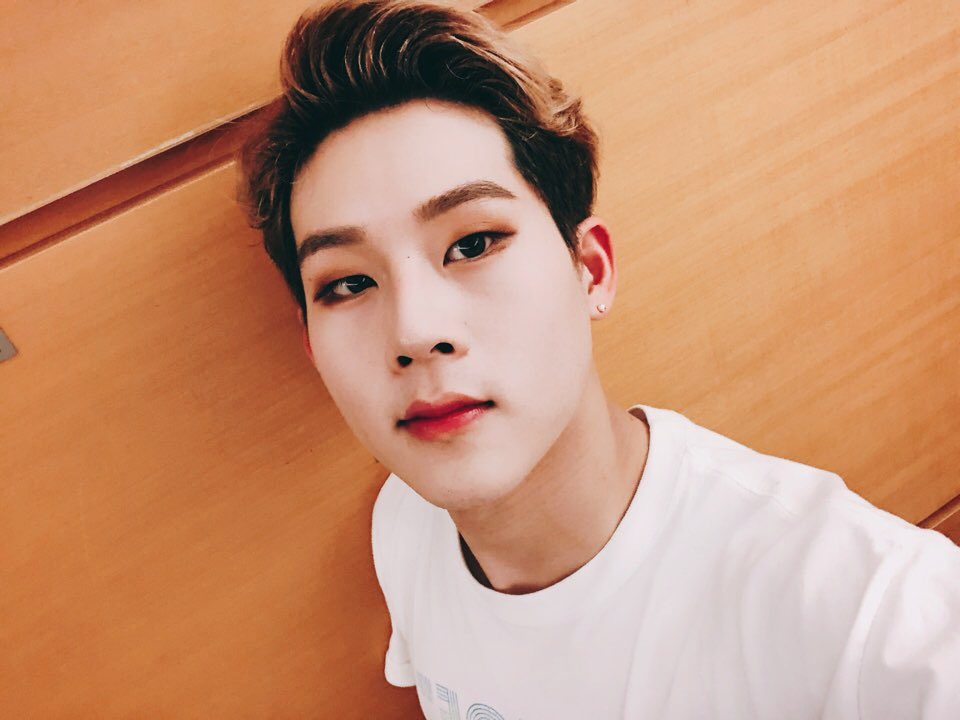 Official_MX_jp's tweet image. [#ジュホン] 僕たちの日本モンベベともう1年.. みんな おめでとう。
そして これからも よろしくおねがいします。がんばります。大好きです！