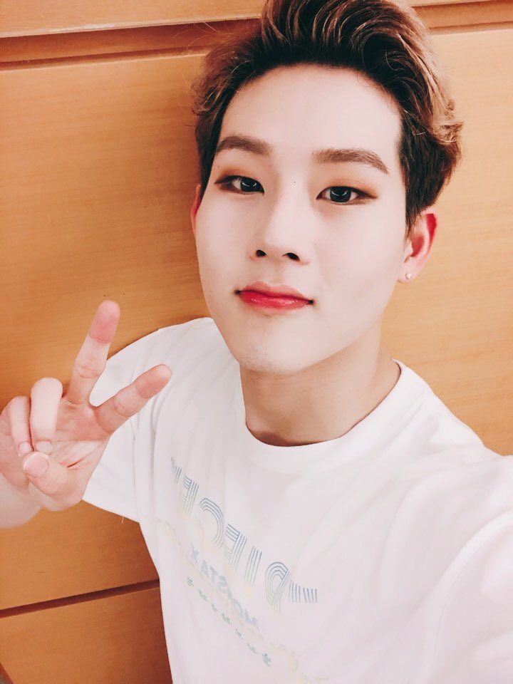 Official_MX_jp's tweet image. [#ジュホン] 僕たちの日本モンベベともう1年.. みんな おめでとう。
そして これからも よろしくおねがいします。がんばります。大好きです！