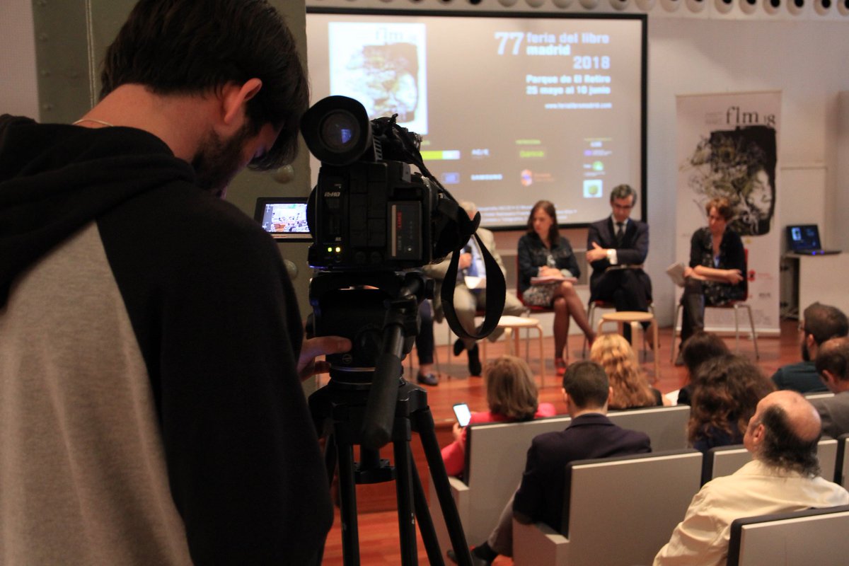 FLMadrid's tweet image. ¡Hoy hemos presentado la #FLM18!

En el dossier de prensa encontrarás la programación: bit.ly/2KwlP5W

Muy pronto podrás consultar en nuestra web las propuestas día a día, totalmente actualizadas: bit.ly/2IogzVi

📸 © Sergio E. Bonillo López