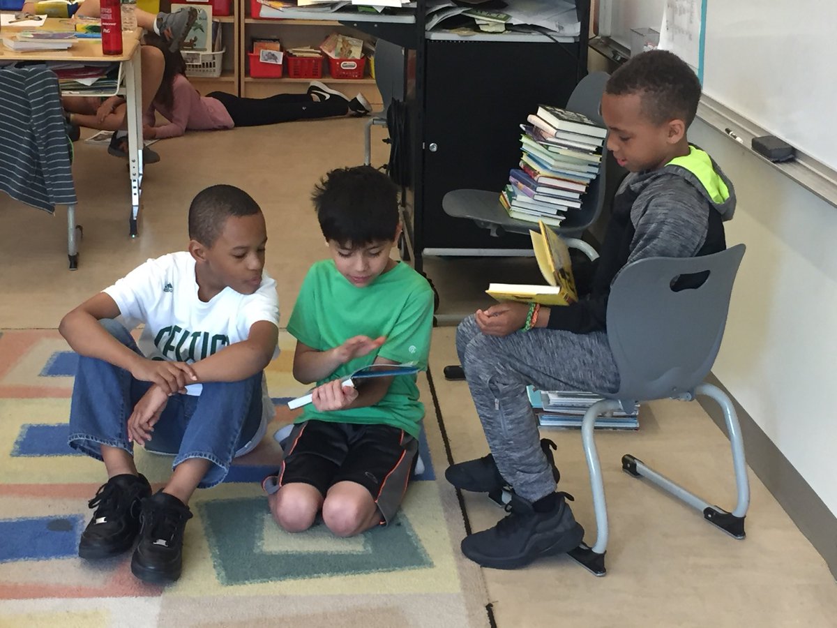 LaTronicaGrade3's tweet photo. Sharing books and Reading the Day Away with @ThirdGradeCrew  #EstabrookSchool #childrensbookweek https://t.co/3kwATBiilE