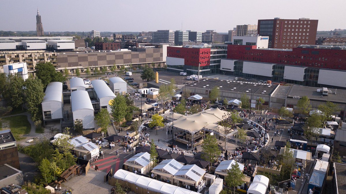 DeNieuweStad's tweet photo. Zo'n 40.000 mensen bezochten vorige week Proef Amersfoort. De eerste editie op de nieuwe locatie was daarmee een groot succes. Gefeliciteerd @ProefAmersfoort! https://t.co/KvdDRjQEvA