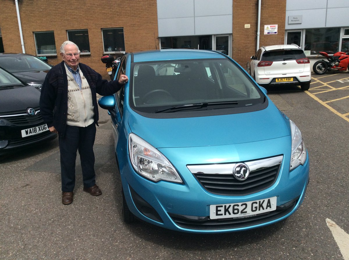 CountyVx's tweet photo. We have had some great customers collecting their new cars from us this week! Smiles and happiness all round which is just what we like #ThumbsUp #HappyHappyHappy https://t.co/8xHpWfdgS0