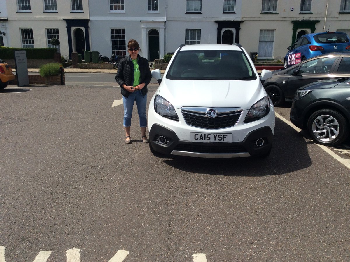 CountyVx's tweet photo. We have had some great customers collecting their new cars from us this week! Smiles and happiness all round which is just what we like #ThumbsUp #HappyHappyHappy https://t.co/8xHpWfdgS0