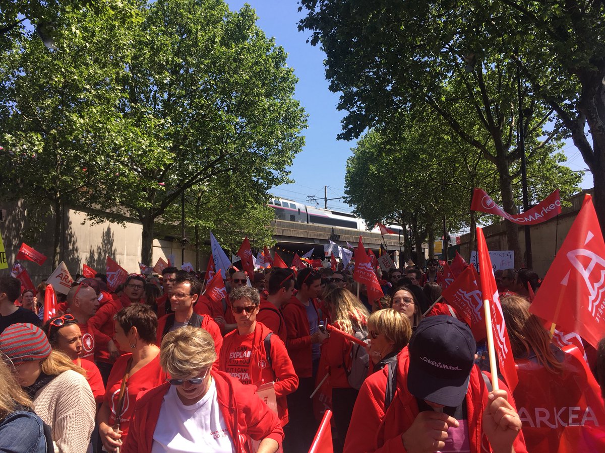 RachLNico's tweet photo. Une vague rouge a déferlé sur Paris cet après midi, de quoi faire trembler les murs de Bercy ☺️ @JaimeCMArkea #ArkeaIndependant https://t.co/xwOu1SUDLV