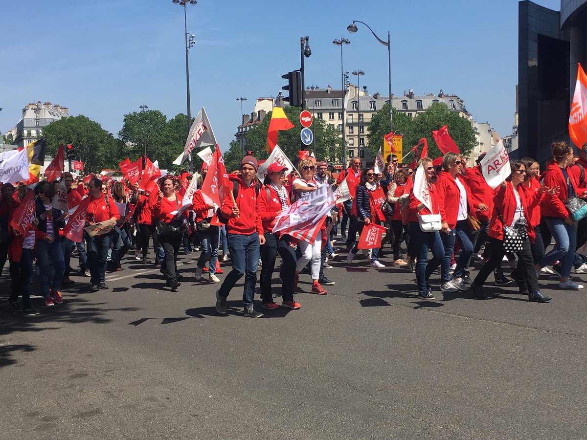 RachLNico's tweet photo. Une vague rouge a déferlé sur Paris cet après midi, de quoi faire trembler les murs de Bercy ☺️ @JaimeCMArkea #ArkeaIndependant https://t.co/xwOu1SUDLV