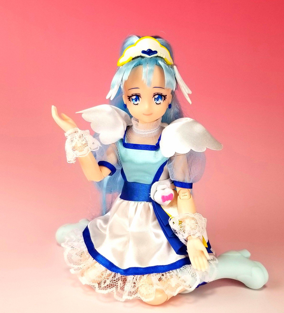 ブラフ丸 プリキュアスタイルのキュアアンジュをオビツ ボディで可動化 すっごい動くよ 頭部ヘッドと衣装を移植するだけなので作業的にはものすごく簡単です 素体にはオビツ 24のサイズmを使用しました ちょっと指をは ぎゅ され