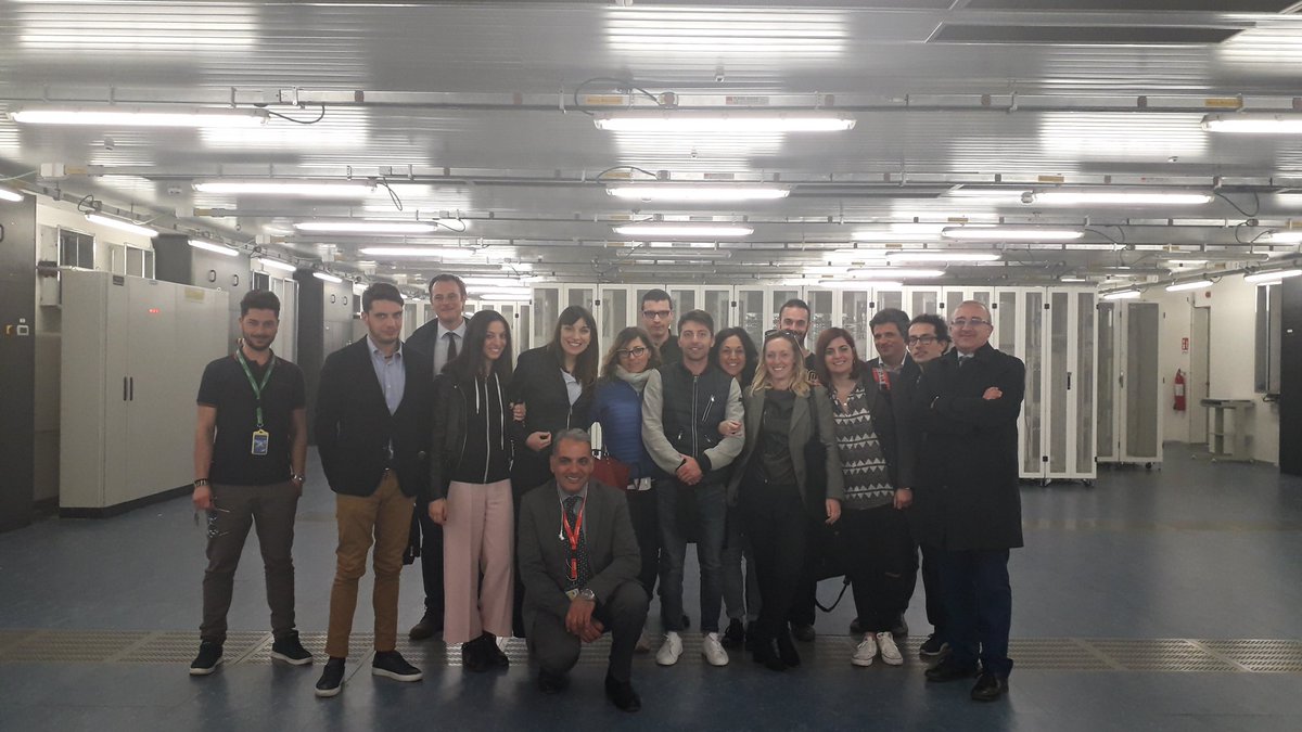 TIM_Enterprise's tweet photo. Si chiude con la visita in una delle sale del #TIMDataCenter la giornata che ha visto protagonisti gli studenti della @UniLUMSA ad Acilia.
@DrGiosi https://t.co/derpBwx7KL