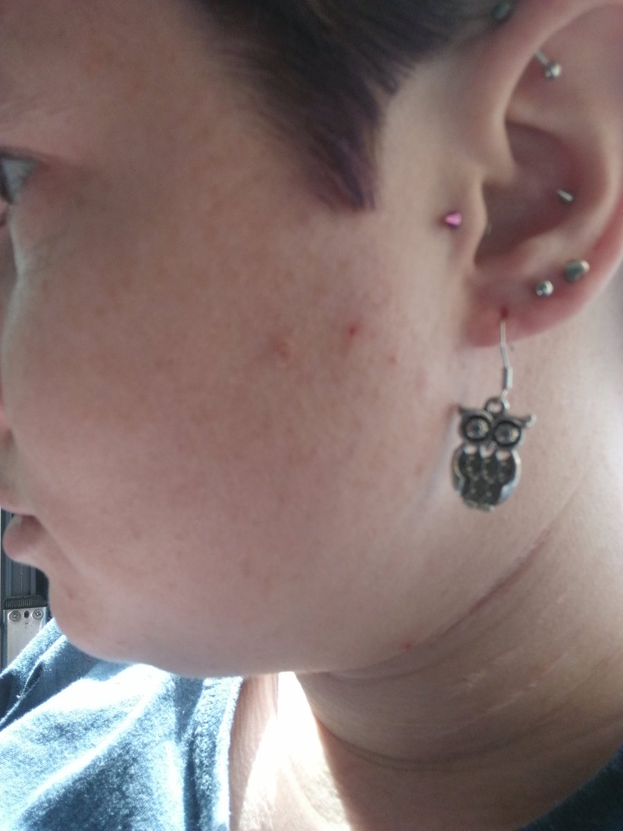 IamCarrieagain's tweet photo. Wearing these at the moment. A friend got me them as a reminder for wise mind #dbt #dbtqueen https://t.co/CBNjK8dLtV