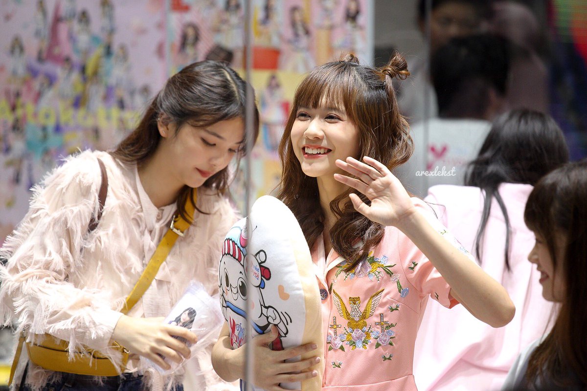 leksnap's tweet photo. เนยโอนี่ เด็กจุก 😆 #NoeyBNK48 #BNK48 #17May2018 https://t.co/yRznkFOQEH