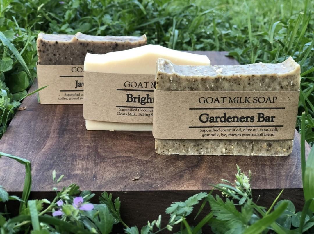 LilPatchOfLove's tweet photo. Hey you with the rough garden hands! You have 2 days to enter our #giveaway to win a #spring #gardenlover bundle! Including these lush goatmilk hand bars from Moon Magic.
#RETWEET and #FOLLOW and #Enter here>>https://t.co/nFQBnByGrz https://t.co/kPmvnpkv27