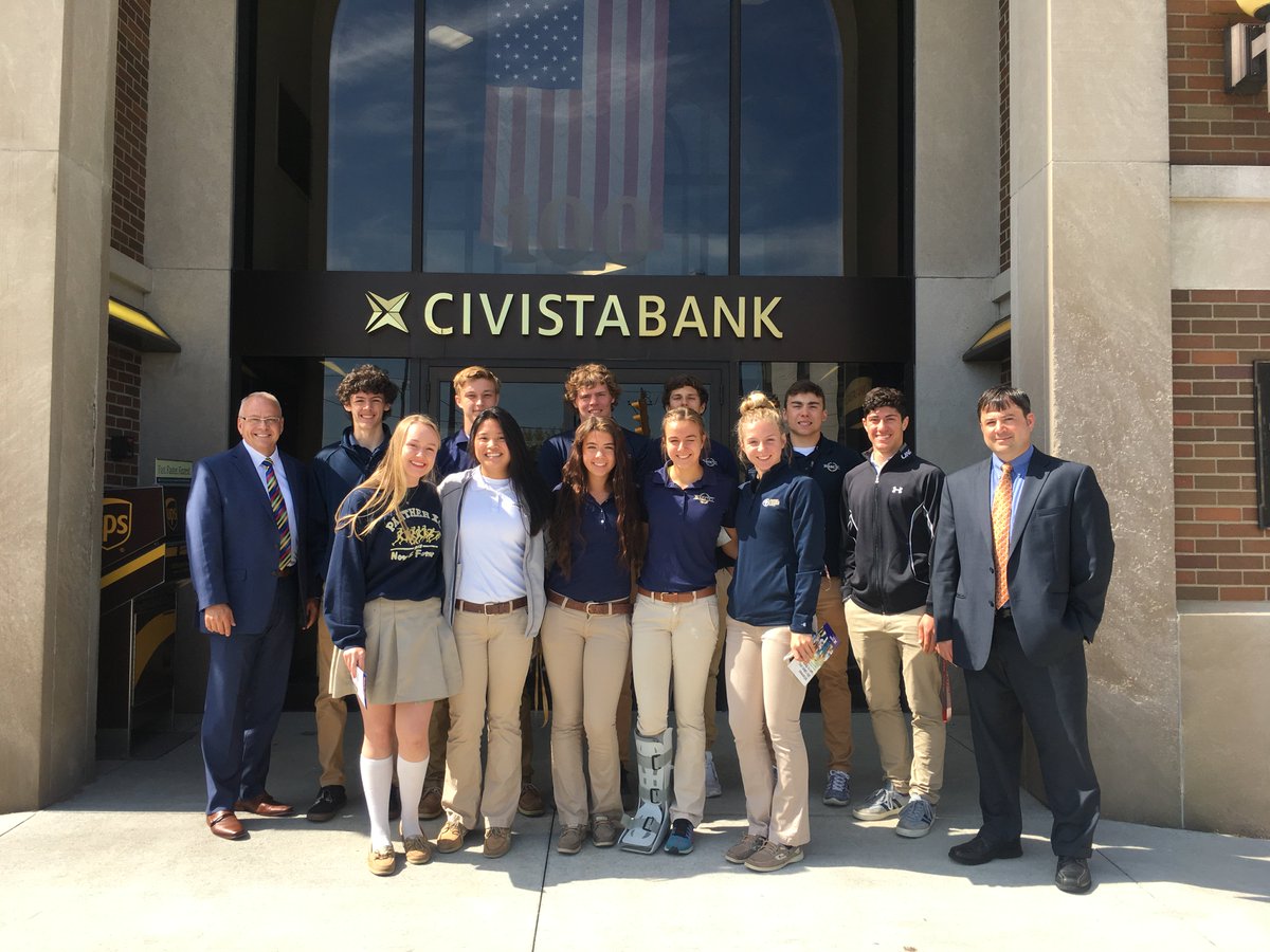 SCCSPanthers's tweet photo. Another great perk of our downtown @sandusky2018 school, walking field trips to our awesome business partners! Thanks to Civista Bank for hosting our HS Econ students and teaching about the fundamentals of banking. #pantherstrong https://t.co/jA7za88LJG