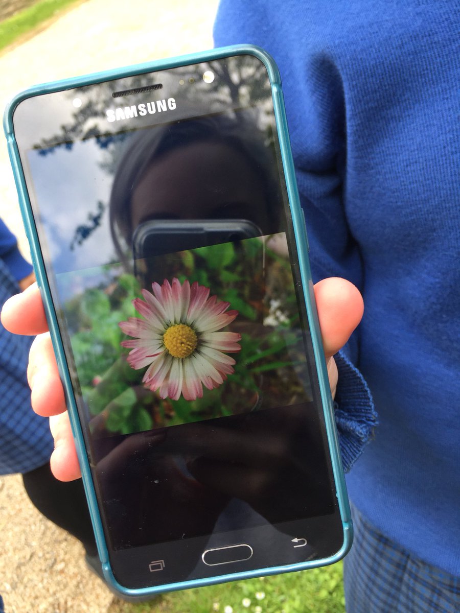 What a fabulous afternoon for the <a href="/stmarysmallow/">St. Mary's, Mallow</a> #PhotographyClub outing to #MallowCastle 🏰 The Girls got lots of fabulous photos! 📷👌🏼☺️