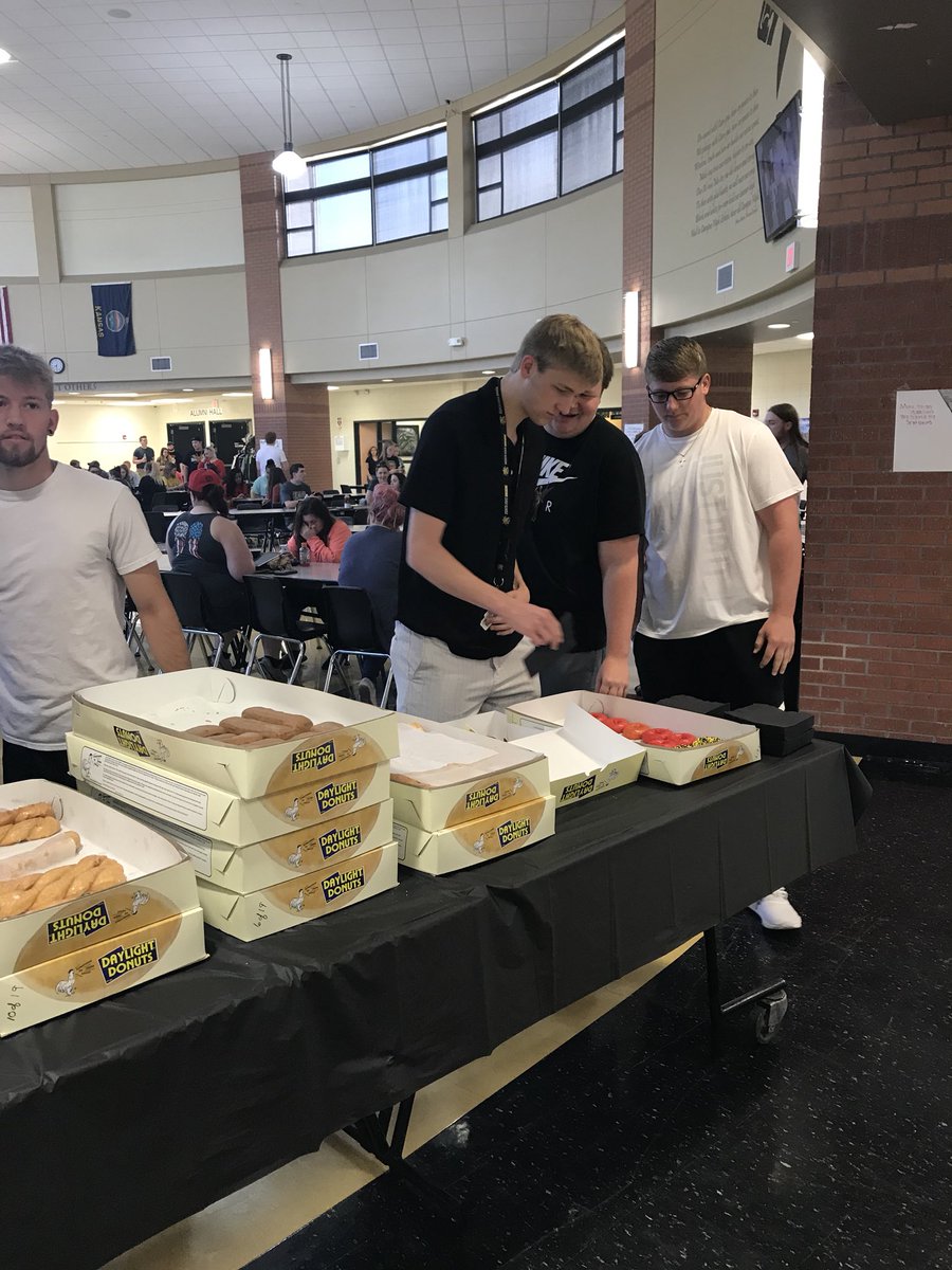 Colts2018's tweet photo. Senior Breakfast 1 https://t.co/UQyOuq1aAI